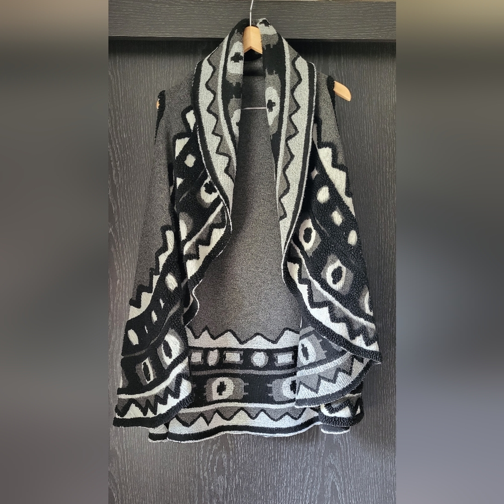 Max Studio Gray and Black Patterned Knit Vest